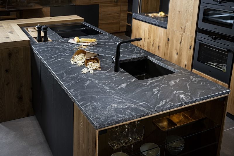 Kücheninsel -  Naturstein Black Skorpion Leather Look